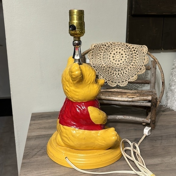 VINTAGE WORKING WINNIE THE POOH HOLLAND MOLD TABLE LAMP - Picture 10 of 17